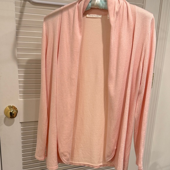 Cyrus Sweaters - 🌸3/$15 Cyrus Open Front Cardigan Medium